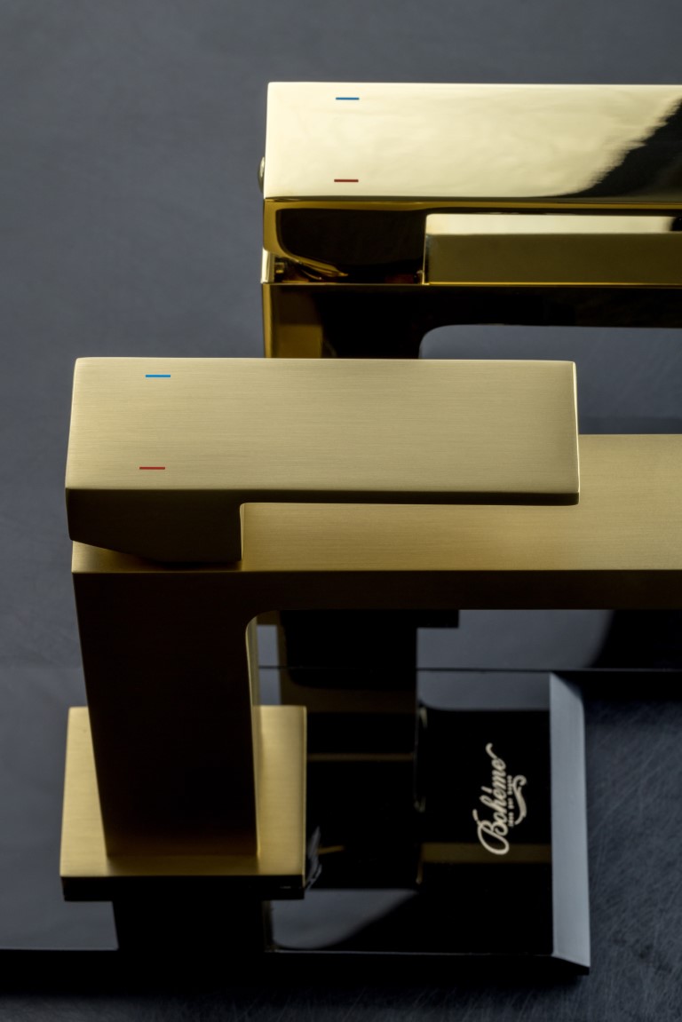 Cмеситель для умывальника Qubic Matt Gold
