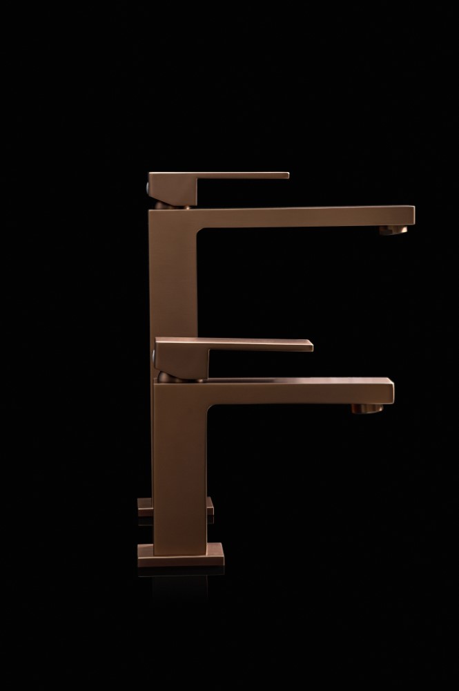 Cмеситель для умывальника Qubic Brushed Bronze